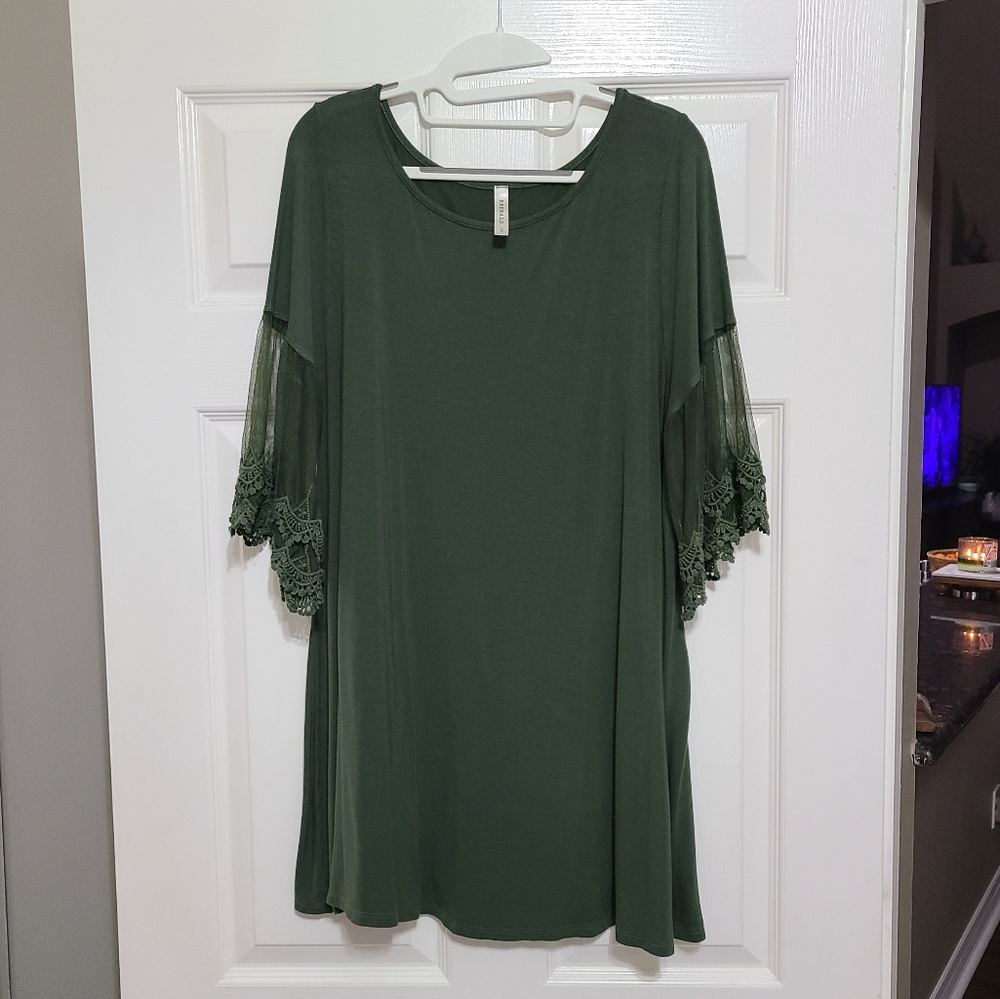Tunic w/ Lace Sleeves